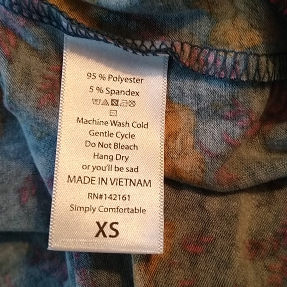 🆕🌻 LulaRoe Irma Top - Picture 3 of 3